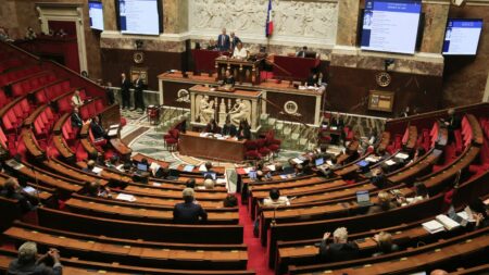 Réunion à l’Assemblée Nationale: Les présidents des groupes confirment la composition du bureau Assemblée nationale : la composition du bureau reste inchangée après une réunion des présidents de groupes
Les chefs des groupes politiques avaient rendez-vous en fin d'après-midi, mardi, pour décider s'il fallait remettre en cause la composition du bureau ou reconduire la configuration actuelle.