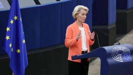 UE: Bilan du dernier discours d’Ursula von der Leyen sur l’élargissement, le pacte vert, les subventions chinoises Elargissement de l'UE, Pacte vert, subventions chinoises... Ce qu'il faut retenir du dernier discours sur l'état de l'Union du mandat d'Ursula von der Leyen
La présidente de la Commission européenne s'est montrée combative devant les députés européens, à neuf mois des élections. Elle n'a cependant pas annoncé si elle comptait se représenter pour un second mandat.