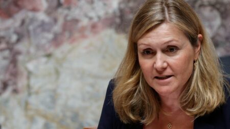 Yaël Braun-Pivet dépose plainte suite à un courrier antisémite, après une première plainte en mars Yaël Braun-Pivet porte plainte après avoir reçu un nouveau courrier antisémite
La présidente de l'Assemblée nationale avait annoncé le dépôt d'une première plainte en mars dernier, après avoir reçu une lettre de menaces absolument "abominable".