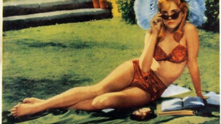 "Nymphette" ou victime ? Comment Véra Nabokov a perçu le malentendu autour de "Lolita"
                  Le célèbre roman, adapté au cinéma par Stanley Kubrick en 1962, raconte la relation entre un narrateur qui, au départ, a 37 ans et la fille de sa compagne, Dolores, 12 ans.