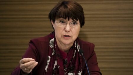 4e annulation en 1 an du Comité interministériel des villes, Catherine Arenou s’agace Report du Comité interministériel des villes : "C'est la 4e annulation sur un an", s'agace Catherine Arenou, de l’Association des maires Ville et banlieue
Le Comité interministériel des villes, initialement prévu la semaine prochaine, est reporté à fin octobre. Un Conseil national de la refondation "post-émeutes" va en revanche se tenir ce jeudi. "On peut imaginer qu'il est nécessaire, mais il n'a pas le même objectif", assure Catherine Arenou.