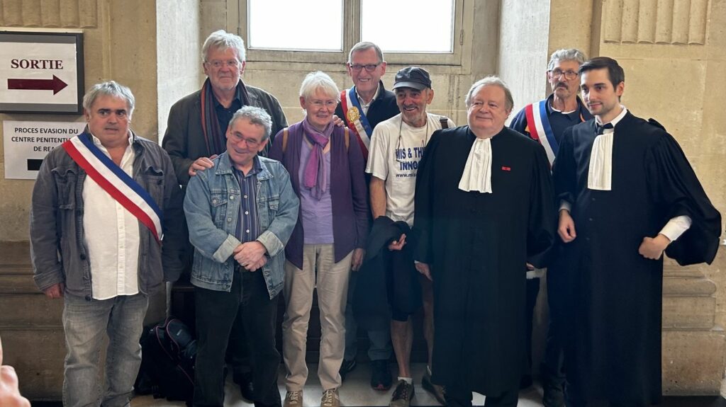 Affaire Mis et Thiennot : "On est peut-être au bout" d'un "combat de longue haleine", confie le fils de Gabriel Thiennot
                  Thierry Thiennot entend continuer à se battre "pour l'honneur de [son] père qui malheureusement n'est plus là" mais aussi "pour faire honneur à la justice française".