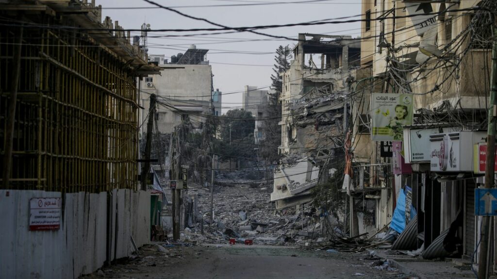 Guerre entre le Hamas et Israël : une cinquantaine de Français présents à Gaza demandent à quitter le territoire
          Le Quai d'Orsay annonce qu'une cinquantaine de Français ont demandé à pouvoir être évacués de la bande de Gaza. Le ministère négocie avec l'Égypte afin de les faire sortir.