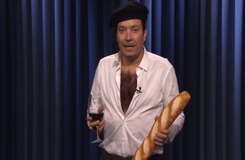 Vidéo



  

  
  

      


      

      
        Le présentateur américain Jimmy Fallon parodie Emmanuel Macron avec une chanson sur les punaises de lit
                  Dans un sketch diffusé dans son émission "The Tonight Show", l'humoriste a imité le président français, béret sur la tête et chemise grande ouverte.
