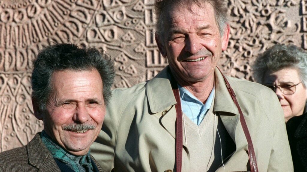 Affaire Mis et Thiennot : "un soulagement énorme" pour leurs proches, après un combat judiciaire de plus de 70 ans
                  Avec cette décision de justice prononcée jeudi, les proches de Raymond Mis et Gabriel Thiennot espèrent qu'ils seront innocentés à titre posthume, pour le meurtre d'un garde-chasse. Retour sur cette affaire qui dure depuis la fin de la Seconde guerre mondiale.
