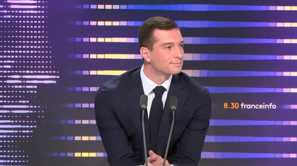 Coalition internationale contre le Hamas : "Une proposition sortie du chapeau" d'Emmanuel Macron "qui pose un certain nombre de flous", selon Jordan Bardella
          Le président du Rassemblement national doute de la volonté de certains pays qui "financent le Hamas", de vouloir "déployer des troupes au sol".