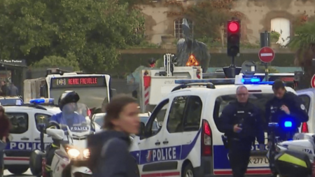 Sécurité : le gouvernement promet de retrouver et de punir les auteurs de fausses alertes à la bombe
          Depuis plusieurs jours, les fausses alertes à la bombe se multiplient en France dans les écoles, les aéroports et les lieux culturels. Éric Dupond-Moretti, ministre de la Justice, a assuré que leurs auteurs seront "retrouvés et punis".