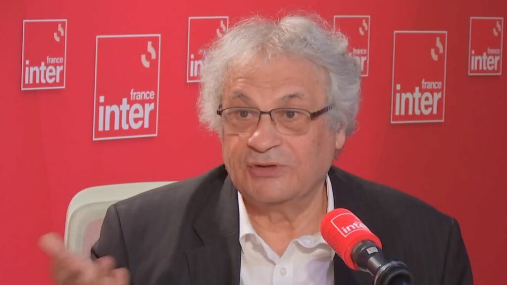 Élu à la tête de l'Académie française, Amin Maalouf dit avoir ressenti "beaucoup d'émotion et un peu d'angoisse"
                  "Cette institution a besoin d'être dans son temps", a ajouté l'auteur, vendredi sur France Inter, soulignant la nécessité d'un équilibre "entre la continuité et la nécessaire transformation".