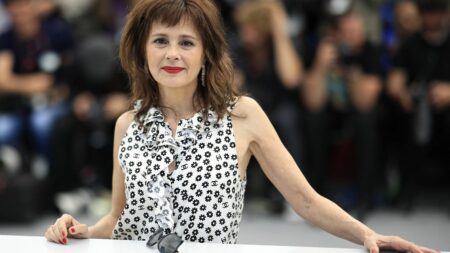 Anouk Grinberg dénonce un "silence assourdissant" sur Depardieu et dit l'avoir vu agresser des femmes
                  Dans une interview à "Elle", l'actrice Anouk Grinberg dénonce le silence du milieu du cinéma face aux agressions de Gérard Depardieu sur des femmes, dont elle affirme avoir été témoin sur des tournages de films.
