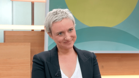 Cinéma : Bernadette Chirac "a pris un ton très féministe à un moment donné", raconte la réalisatrice du film "Bernadette", Léa Domenach
                  La réalisatrice Léa Domenach a dévoilé, mercredi 4 octobre, son film "Bernadette", un hommage à l’ancienne Première dame. Elle est l’invitée, vendredi 6 octobre, du 12/13 info pour présenter cette comédie féministe.