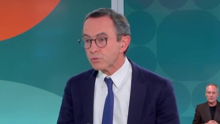 Bruno Retailleau, président des Républicains au Sénat, soutient Israël contre Hamas Guerre entre le Hamas et Israël : "Nous devons être aux côtés d’Israël", affirme Bruno Retailleau, sénateur de la Vendée et président du groupe Les Républicains au Sénat
Bruno Retailleau, sénateur de la Vendée et président du groupe Les Républicains au Sénat, était l’invité du 19/20 info, lundi 23 octobre. "Dire que le Hamas n’est pas la cause palestinienne, c’est la stricte vérité et il faut le rappeler", a-t-il dit.