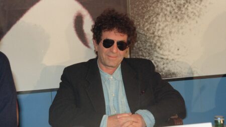 Iran : le réalisateur Dariush Mehrjui et son épouse tués à coups de couteau
                  Agé de 83 ans, le cinéaste avait réalisé en 1969 "La vache", l'un des premiers films de la nouvelle vague du cinéma iranien.