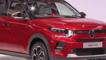 Automobile : Citroën présente la ë-C3, une voiture électrique à petit prix
          Citroën a présenté son prochain modèle électrique, la ë-C3. Ce véhicule 100% électrique sera vendu à seulement 99 euros par mois. Une aubaine pour certains automobilistes.