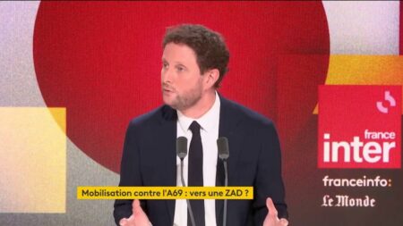 Clément Beaune lance « Tirez-vous! » aux socialistes Nupes, au regard de leurs positions sur le conflit israélien Vidéo
Nupes : "Tirez-vous !", lance Clément Beaune aux socialistes qui "incarnent une gauche historique"
Les positions du leader des insoumis et de quelques cadres sur le conflit israélien ne laissent pas d'autres options, selon le ministre des Transports.