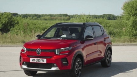 Voitures électriques : les constructeurs européens face à la concurrence asiatique
          Sur le marché des véhicules électriques, les constructeurs européens tentent de contrer la concurrence asiatique à bas prix. Citroën a présenté son nouveau modèle, une C3 électrique, affichée à 23 300 euros.