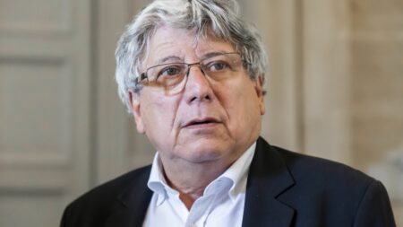 « Darmanin doit arrêter les signalements inutiles », déclare Éric Coquerel après propos de Danièle Obono sur le Hamas Propos de Danièle Obono sur le Hamas : "Il faut que Monsieur Darmanin arrête de faire des signalements pour un oui ou pour un non", estime le député LFI Eric Coquerel
Le ministre de l'Intérieur annonce mardi qu'il saisit le procureur de la République à l'encontre de la députée LFI, Danièle Obono, "pour apologie du terrorisme". "Dans son interview, elle condamne très clairement les actions du Hamas", assure Eric Coquerel.