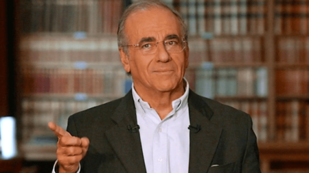 Décès de Jean-Pierre Elkabbach: Hommage à ses 50 ans de journalisme au coeur de la vie publique Mort de Jean-Pierre Elkabbach : un demi-siècle de journalisme au cœur de la vie publique
Plus qu’un journaliste et un intervieweur hors pair, Jean-Pierre Elkabbach a été un grand témoin de la vie publique, depuis un demi-siècle. Retour sur son parcours.