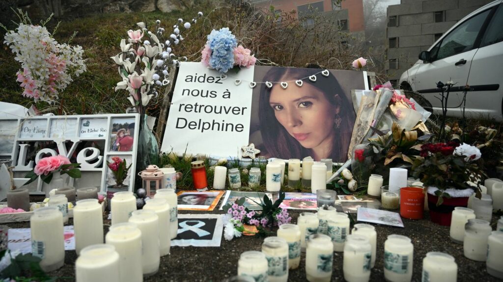 Disparition de Delphine Jubillar : l'enquête est désormais terminée
          Cédric Jubillar est en détention provisoire depuis plus de deux ans. Il est soupçonné d'avoir tué sa femme, Delphine. Le parquet de Toulouse indique ce lundi que l'enquête est désormais terminée.