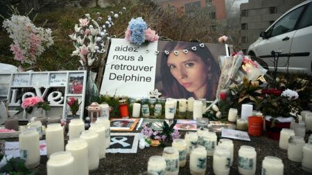 Disparition de Delphine Jubillar : l'enquête est désormais terminée
          Cédric Jubillar est en détention provisoire depuis plus de deux ans. Il est soupçonné d'avoir tué sa femme, Delphine. Le parquet de Toulouse indique ce lundi que l'enquête est désormais terminée.