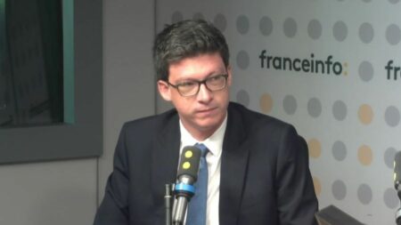 Député Pierre-Henri Dumont relate l’horreur vécue en Israël lors de mission parlementaire "On a vu l’horreur, on a senti l’odeur de la mort", raconte le député Pierre-Henri Dumont, de retour d'Israël
Le député Les Républicains du Pas-de-Calais, invité jeudi sur France Bleu, revient d'une mission parlementaire en Israël.