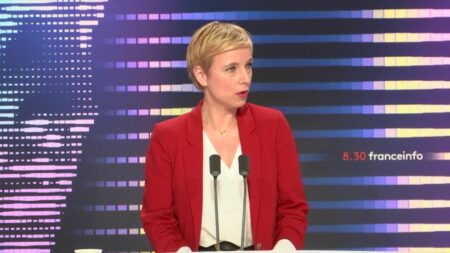 Députée LFI Clémentine Autain juge Nupes ‘Pas à la hauteur’, prend des distances avec Mélenchon Nupes : "Nous ne sommes pas à la hauteur", juge la députée LFI Clémentine Autain
Invitée jeudi de France Bleu Limousin, Clémentine Autain a pris ses distances avec le refus de Jean-Luc Mélenchon de désigner comme "terroriste" le Hamas.