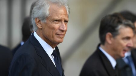 Dominique de Villepin appuie la solution à deux États pour la guerre Israël-Hamas Guerre entre Israël et le Hamas : pour Dominique de Villepin, "la solution à deux Etats, plus que jamais, est aujourd'hui la seule"
L'ancien Premier ministre et ministre des Affaires étrangères, Dominique de Villepin, était l'invité de France Inter jeudi 12 octobre.