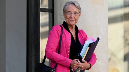 Emeutes : Elisabeth Borne dirigera jeudi le Conseil national de la refondation; inauguration vendredi d’une prison dans le Calvados Emeutes : un Conseil national de la refondation aura lieu jeudi autour d’Elisabeth Borne
Cette édition du CNR aura lieu jeudi autour de la Première ministre, qui doit inaugurer vendredi une prison dans le Calvados.
