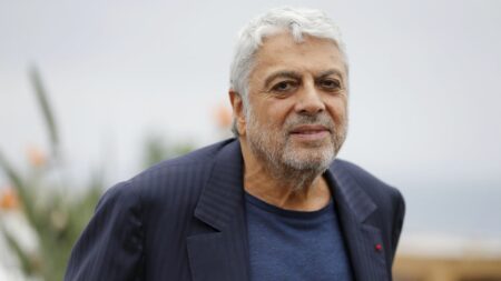 Enrico Macias veut "dégommer" les élus LFI : on vous résume la polémique
                  Le chanteur Enrico Macias a tenu des propos controversés en début de semaine à la télévision au sujet de la France insoumise. Le parti LFI les a désormais signalés au parquet de Paris.