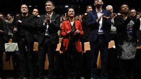 Européennes 2024 : Militants socialistes, PCF et EELV valident leurs listes autonomes Européennes : les militants socialistes valident la liste autonome du parti
Le PCF et EELV ont également annoncé mener une liste autonome pour ces élections de juin 2024.