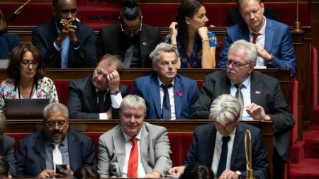 Fabien Roussel en désaccord avec LFI sur le conflit Israël-Hamas, envisage débat interne Conflit Israël-Hamas : Fabien Roussel "en désaccord profond" avec LFI
Après les propos polémiques de La France insoumise sur le Hamas, le responsable communiste indique sur France Bleu Nord qu'il souhaite un débat au sein de sa formation pour décider des suites politiques à donner à la Nupes.