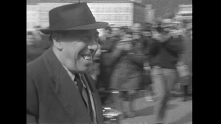 Festival Lumière :  le film "Le Voyage du Père" avec Fernandel, nous fait revisiter le Lyon des années 60
          Le Festival Lumière à Lyon sort des oubliettes des films du patrimoine. Parmi ces trésors, "Le Voyage du Père" de Denys de la Patellière est mis à l'honneur avec une légende du cinéma français : Fernandel. A travers ce film méconnu, on redécouvre l'acteur et la ville sous d'autres facettes.