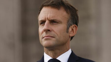 Fin de vie: majorité en attente de la décision de Macron sur le projet de loi retardé ÉDITO. Projet de loi sur la fin de vie : la majorité reste suspendue à la décision d’Emmanuel Macron
Le texte pourtant promis avant la fin de l'été n'est toujours pas présenté. Le président de la République hésite sur l’instauration d’une aide active à mourir, l'une des propositions de la Convention citoyenne sur la fin de vie.