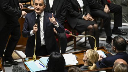 Gérald Darmanin défend son projet de loi immigration, « le plus ferme en 30 ans », dans une interview au JDD Projet de loi sur l'immigration : Gérald Darmanin défend le "texte le plus ferme depuis ces trente dernières années", dans un entretien au "JDD"
L'interview du ministre de l'Intérieur, sur trois pages, est très largement consacrée au projet de loi immigration dont l'examen au Sénat débutera le 6 novembre.