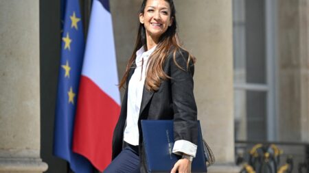 Gouvernement : Sabrina Agresti-Roubache récupère Citoyenneté après démission de Sonia Backès Gouvernement : Sabrina Agresti-Roubache, secrétaire d'Etat à la Ville, récupère le portefeuille de la Citoyenneté
Le poste était vacant depuis le départ Sonia Backès qui a démissionné après sa défaite aux élections sénatoriales en Nouvelle-Calédonie.