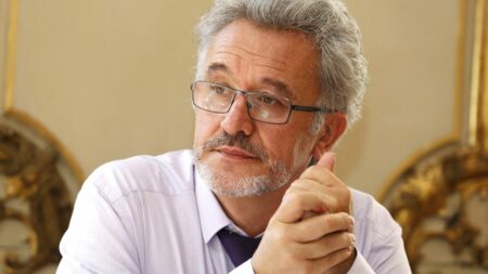 Gouvernement remplace président du Conseil d’orientation des retraites suite à critiques durant réforme Le gouvernement remplace le président du Conseil d'orientation des retraites, après avoir critiqué ses rapports pendant la réforme des retraites
Pendant le débat sur la réforme au printemps dernier, l'exécutif et la majorité avaient critiqué le COR et son président, accusés de relativiser l'ampleur des déficits à venir.