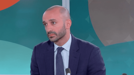 Guerre Hamas-Israël: Français solidaires avec Israéliens, dixit Benjamin Haddad, porte-parole Renaissance, Assemblée nationale Guerre entre le Hamas et Israël : "Les Français se sentent solidaires des Israéliens", affirme Benjamin Haddad, porte-parole du groupe Renaissance à l’Assemblée nationale
Jeudi 26 octobre, le 19/20 info reçoit le député de Paris Benjamin Haddad, porte-parole du groupe Renaissance à l’Assemblée nationale. Il s’est notamment exprimé sur la position de la France dans le conflit qui oppose Israël au Hamas.