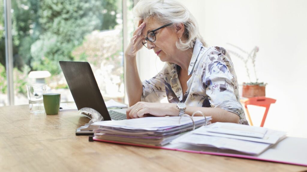 Les femmes seniors actives : formation, écart de rémunération, possibilité de promotion
          Malgré les lois et dispositifs, les femmes en fin de carrière souffrent toujours des inégalités de traitement par rapport aux hommes.