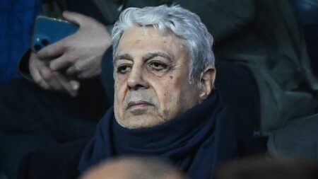 La France insoumise alerte Parquet de Paris suite aux propos d’Enrico Macias sur la guerre Hamas-Israel Guerre entre le Hamas et Israël : La France insoumise alerte le parquet de Paris après les propos d'Enrico Macias
Enrico Macias a qualifié, mardi sur CNews, les élus insoumis de "complices" du Hamas qui a lancé une attaque massive contre Israël samedi. À la suite des propos du chanteur, la présidente du groupe LFI à l'Assemblée a écrit au parquet de Paris.