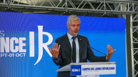 Laurent Wauquiez précise ses intentions pour 2027 à Valence sans annoncer candidature "Je suis prêt !" : à Valence, Laurent Wauquiez précise ses intentions en vue de 2027
Laurent Wauquiez passe la seconde : dans un discours à Valence, dimanche, le président (LR) de la région Auvergne-Rhone-Alpes précise ses intentions pour 2027, sans pour autant se déclarer officiellement candidat à la présidentielle.