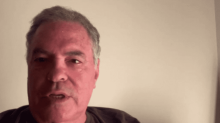 Guerre entre le Hamas et Israël : "L’art ne change pas l’Histoire, mais garde en mémoire", assure le réalisateur israélien Amos Gitaï
                  Le réalisateur israélien Amos Gitaï consacre son œuvre au conflit israélo-palestinien. Invité du 19/20 info, jeudi 12 octobre, il évoque la situation actuelle.