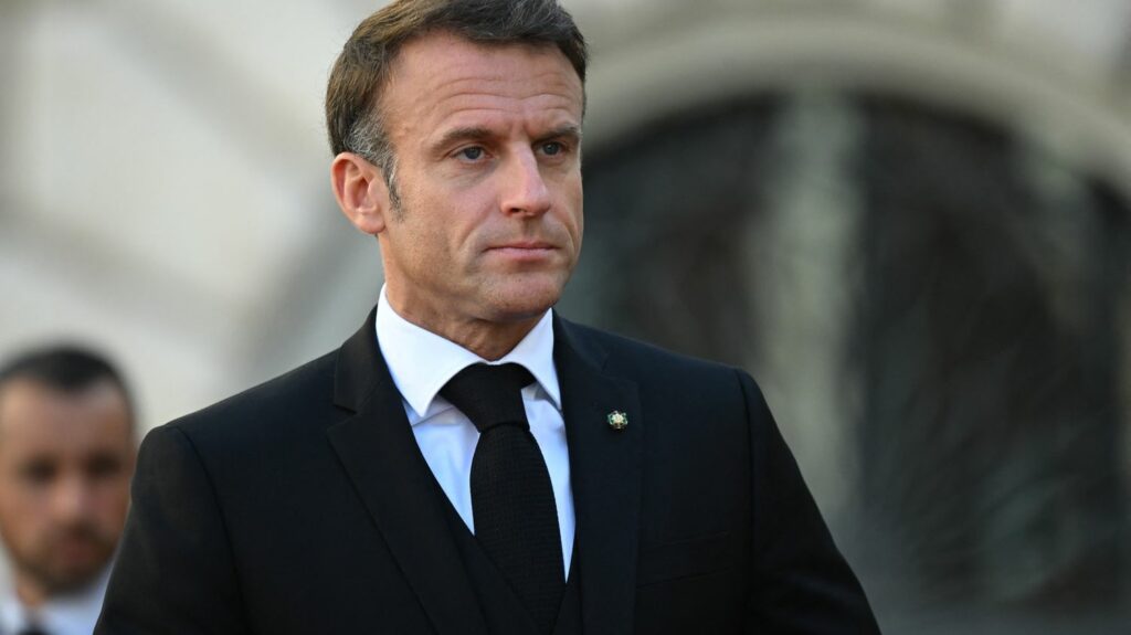 Réforme constitutionnelle : Emmanuel Macron souhaite que l'inscription du droit à l'avortement dans la Constitution aboutisse "dès que possible"
                  "J'ai exprimé mon souhait le 8 mars dernier que nous puissions trouver un texte accordant les points de vue entre l'Assemblée nationale et le Sénat", a déclaré le chef de l'Etat.