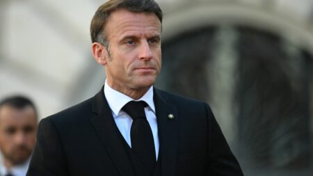 Macron veut l’inscription du droit à l’avortement dans la Constitution au plus vite Réforme constitutionnelle : Emmanuel Macron souhaite que l'inscription du droit à l'avortement dans la Constitution aboutisse "dès que possible"
"J'ai exprimé mon souhait le 8 mars dernier que nous puissions trouver un texte accordant les points de vue entre l'Assemblée nationale et le Sénat", a déclaré le chef de l'Etat.