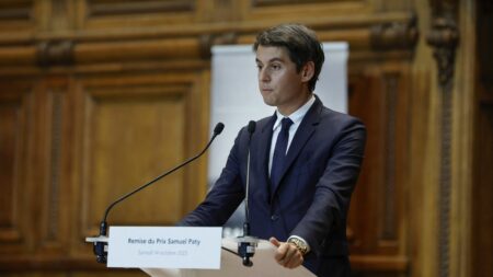 Vidéo



  

  
  

      


  

  
    Radicalisation : selon Gabriel Attal, "plusieurs dizaines" de mineurs représentent actuellement une "menace"
          Le ministre de l'Education nationale estime que "des élèves doivent être sortis de nos établissements".