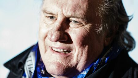 Lettre ouverte de Gérard Depardieu mis en examen pour viols : l'avocate de la plaignante se dit "choquée et scandalisée"
              Mis en examen pour viols, l'acteur Gérard Depardieu assure, dans une lettre ouverte ce dimanche, ne pas être "un prédateur". "Ce sera à la justice d'en décider", répond l'avocate de la plaignante.