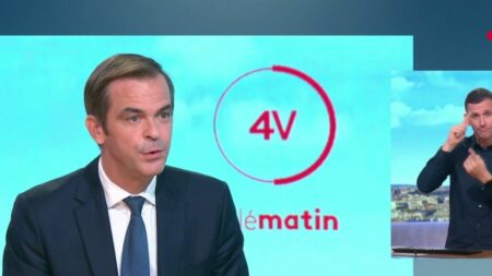 Olivier Véran condamne les tweets provocateurs de Mélenchon contre Braun-Pivet sur France 2 Tweet de Jean-Luc Mélenchon contre Yaël Braun-Pivet : Olivier Véran fustige "l’outrance, la provocation"
Olivier Véran, porte-parole du gouvernement, était l’invité des "4 Vérités" de France 2, lundi 23 octobre.