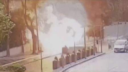 Turquie : un attentat-suicide au ministère de l'Intérieur fait deux blessés, le PKK revendique
                  Le mouvement kurde du PKK a revendiqué l'attentat-suicide survenu dimanche 1er octobre à l'entrée du ministère de l'Intérieur turc. Deux membres des forces de l'ordre ont été blessés.