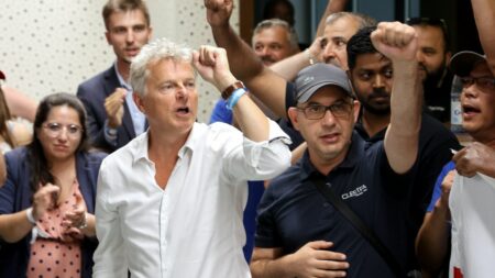 Gauche : le Parti communiste appelle à "une nouvelle étape avec un nouveau type d’union"
          Le Conseil national, l'une des instances dirigeantes du PCF, écrit dans un communiqué que la gauche "n'est pas à la hauteur de ses responsabilités". Et veut mettre sur pied "un projet de transformation sociale ambitieux, utile, à vocation majoritaire."