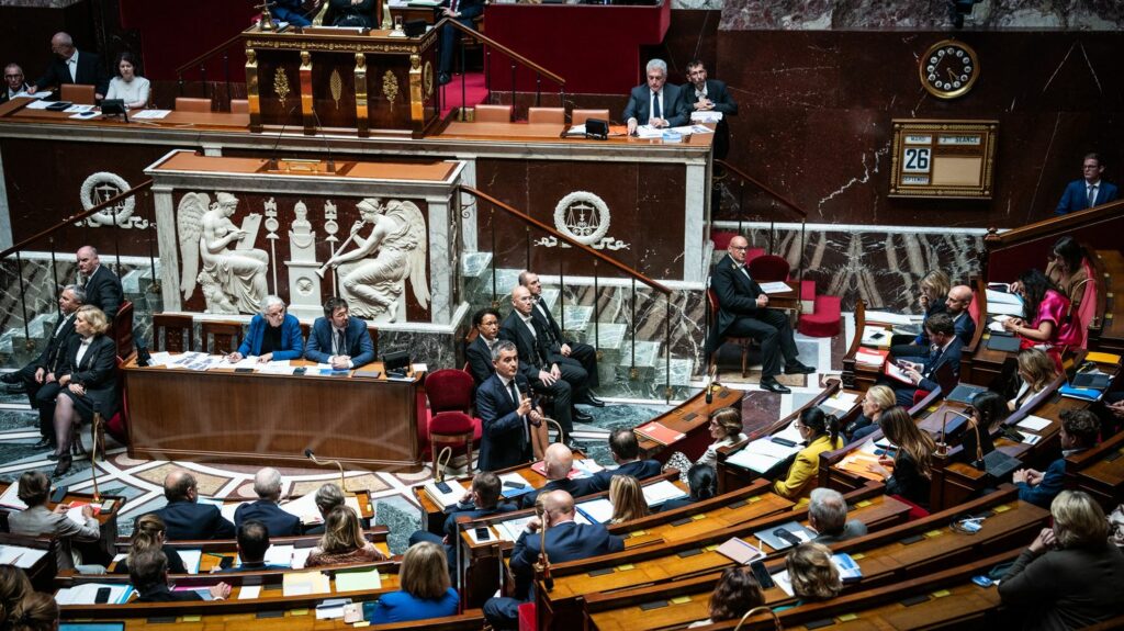 Politique : suivez les questions au gouvernement à l'Assemblée nationale
                  Les ministres devront faire face aux interrogations des élus de l'opposition et de la majorité pour la deuxième fois depuis leur retour dans l'Hémicycle.