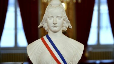 Réforme scrutins municipaux: Majorité présidentielle et droite visent Paris, Lyon, Marseille Municipales : la majorité présidentielle et la droite espèrent gagner Paris, Lyon et Marseille en changeant le mode de scrutin
En finir avec la loi "PLM", comme "Paris-Lyon-Marseille", permettraient aux habitants de ces trois villes de voter directement pour leurs maires aux municipales de 2026. Les députés Renaissance travaillent à ce projet depuis longtemps et comptent présenter un texte d'ici décembre 2023.