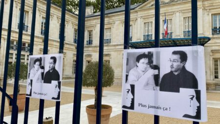Hommages à Dominique Bernard et Samuel Paty : que risquent les élèves qui ont perturbé les cérémonies ?
          179 incidents ont été signalés lors de la minute de silence observée dans les écoles, en hommage aux professeurs tués Dominique Bernard et Samuel Paty. Plusieurs dizaines d'élèves sont accusées "d'apologie du terrorisme".